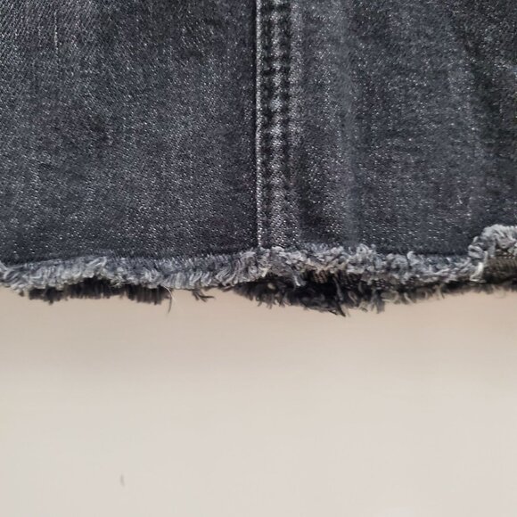 Universal Thread Womans Black Wash Distressed Frayed Hem Denim Skirt Plus 18/34R - Picture 3 of 8